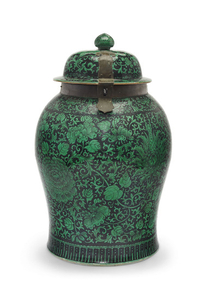 A VERY LARGE FAMILLE NOIRE BALUSTER JAR AND COVER, 19TH CENTURY