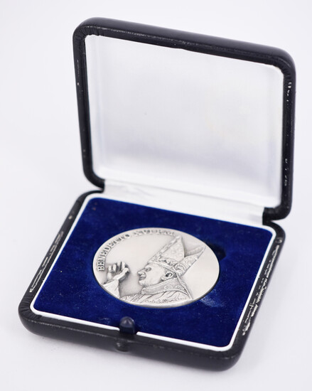 A WORLD YOUTH DAY COMMEMORATIVE MEDALLION