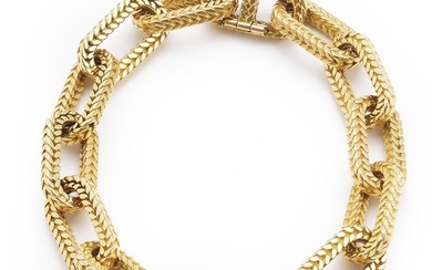 A bracelet of 18k gold. L. app. 21.5 cm. Weight app. 62 g. Circa 1960–70.