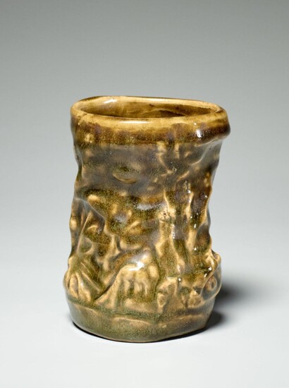 A glazed Oribe cup | Ein glasierter Oribe-Becher