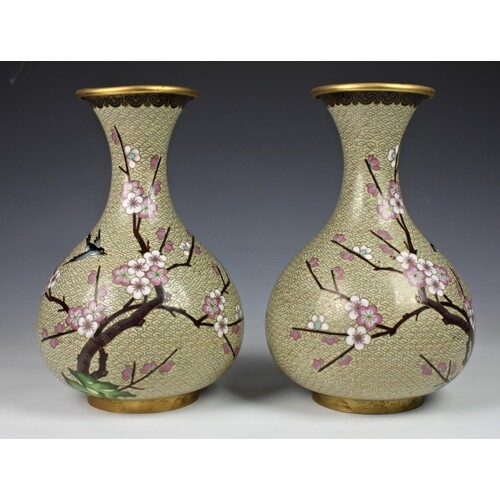 A pair of 20th century Chinese cloisonné vases, of ovoid for...