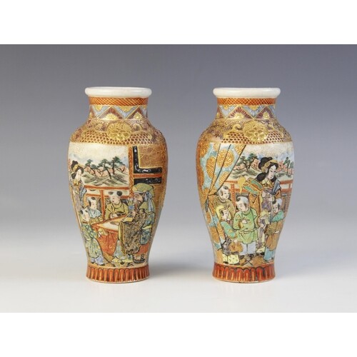 A pair of Japanese Satsuma porcelain vases, Meiji period (18...