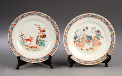 A pair of porcelain plates, painted in the Kakiemon style, 19th century (2)