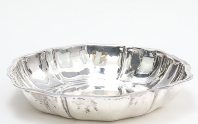 A sterling silver bowl/dish, Camusso, Peru, “Industria Peruana Plata Esterling 925 Camusso”.
