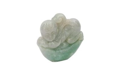 ANTIQUE CHINESE HAND CARVED JADE AMULET PENDANT