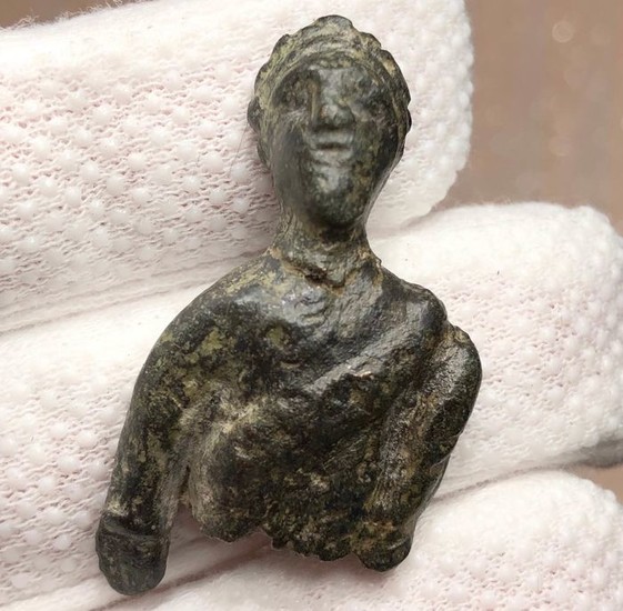 Ancient Roman Bronze Bust of Male wearing Toga and Laurel Wreath (probably an unrecognizable Emperor)
