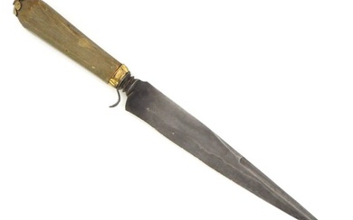 Antique Italian Or French Stiletto Dagger Dirk. The Mounts Are Brass, Nicely Carved Horn Grip