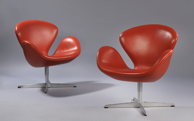 Arne Jacobsen. A pair of armchairs in maroon leather. 'The Swan', model 3320. 'Red Label', 2006
