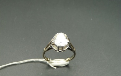 Bague solitaire en or gris 18K (750/oo) et platine (850/oo) ornée d'un diamant taille ancienne...