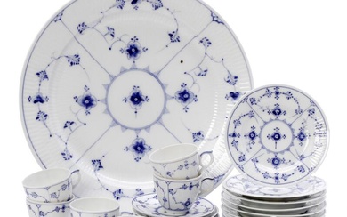 “Blue Fluted” porcelain service decorated in blue. Royal Copenhagen. (16)