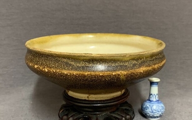 Bowl - Porcelain - Vietnamese - Excellent white glaze on the inside - Speckled brown glaze - Thanh How region- Vietnam - 13th century