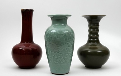 CHINE Lot comprenant trois vases monochromes,... - Lot 299 - Vermot et Associés