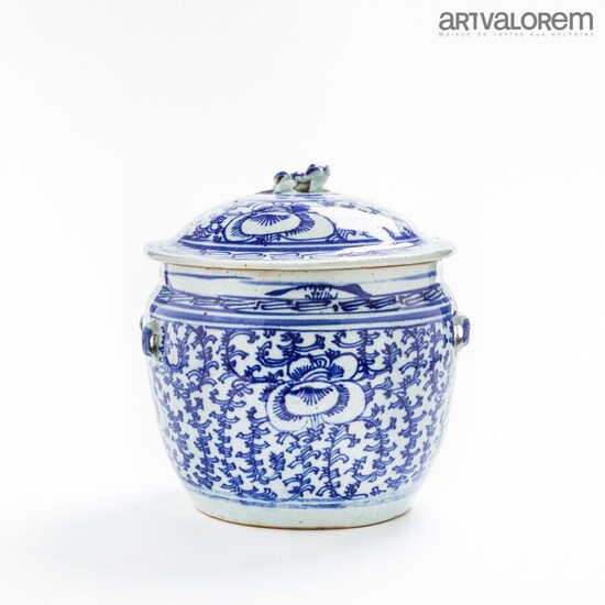CHINE, XIXème siècle. Pot couvert en porcelaine... - Lot 199 - Art-Valorem