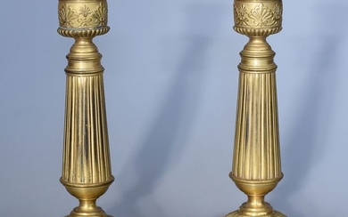 Cailar Bayard - Pair of candlesticks (2) - Louis XVI Style - Bronze (gilt) - Late 19th century