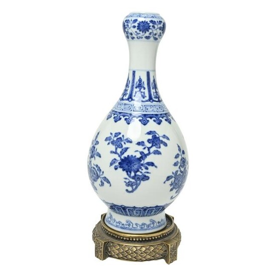 Chinese Blue and White Garlic-Mouth Vase.