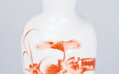 Chinese Iron Red Gilt Decorated Porcelain Vase