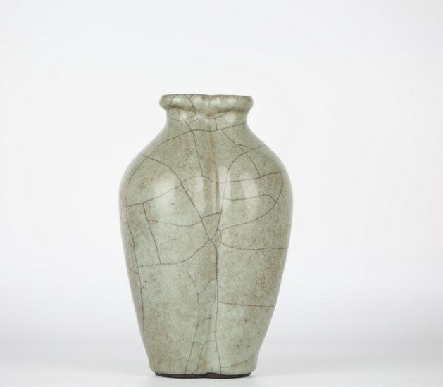 Chinese porcelain vase with natural cracks, Song Dynasty