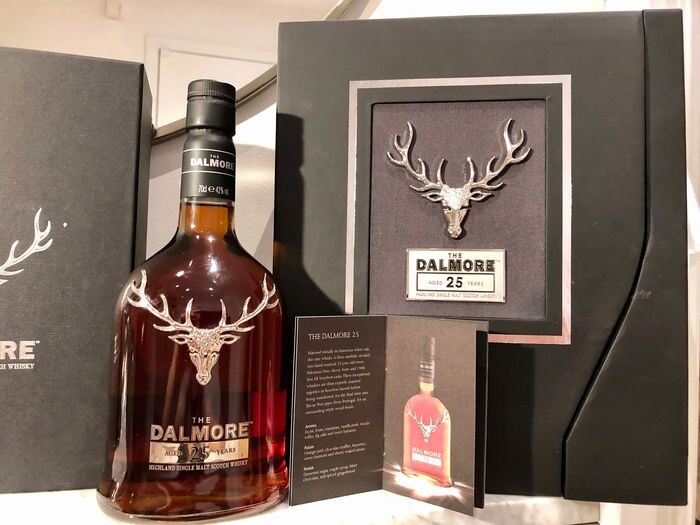 Dalmore 25 years old + with Glasses and Decanter - Original bottling - b. 2019 - 70cl