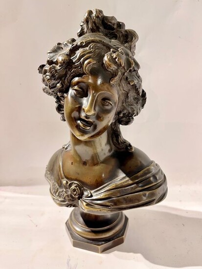 Dans le goût de Clodion - Sculpture, bust of young woman (1) - Neoclassical Style - Bronze (patinated) - Second half 19th century