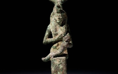 EGYPTIAN STATUETTE OF ISIS LACTANS