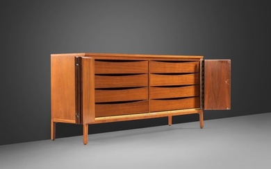 Eight Drawer Credenza in Mahogany by Paul McCobb for Calvin Furniture Co. Irwin Collection USA c.