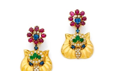 F. MORONI, Roma Pair of "Owl heads" ear pendants in 18k yellow gold (750‰), emeralds