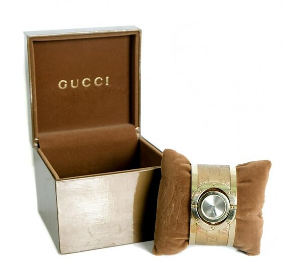 Gucci Twirl Silver Dial Gold-tone Steel Bracelet