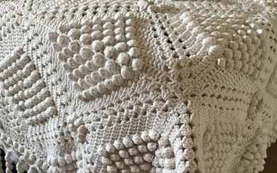 Handmade crochet bedspread -excellent condition- 212 x 204 cm - Cotton - Second half 20th century