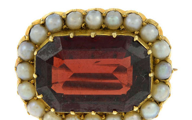 Late 19th century 15ct gold garnet & split pearl cluster brooch