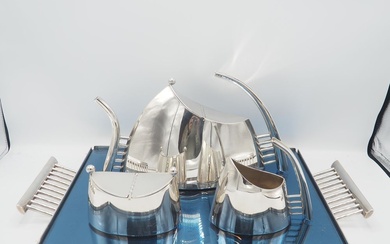 Lino Sabattini : Service à thé, modèle fenice, acier inoxydable et verre fumé bleuté, composé...