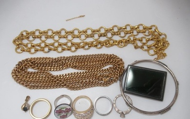 Lot en métal comprenant 2 chaines , un bracelet... - Lot 599 - Enchères Maisons-Laffitte