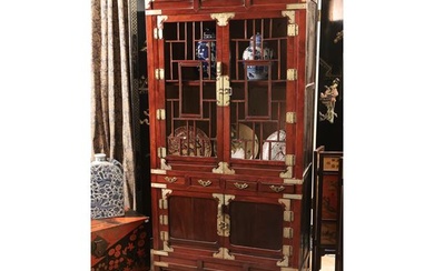 Mahogany display cabinet China, 20th century