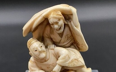 Netsuke - Ivory - Samurai and demon - Signed Gyokubun 玉文 - Japan - Meiji period (1868-1912)