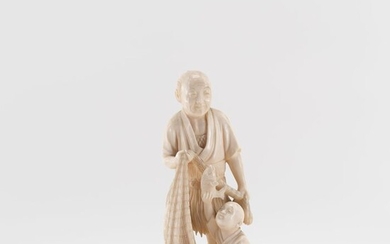 Okimono, signed Mitsu-Yuki - Elephant ivory - Fisherman and boy on a base - Japan - Meiji period (1868-1912)