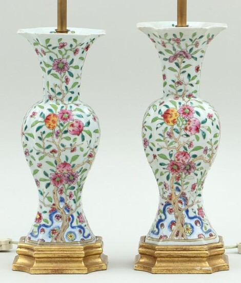Pair of 18th/19th century Chinese export vases