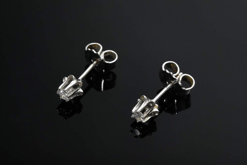 Pair of white gold 585 diamond stud earrings (total approx. 0.11ct/VSI/W), 1g