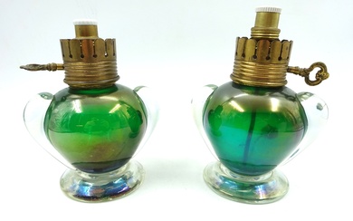 Paire de petites lampes sphériques en verre vert de Murano, dans l'esprit des lampes à...