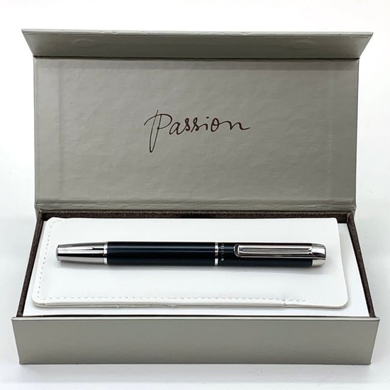 Pelikan Germany Black and Chrome Hooded Nib Fountain Pen w/Box