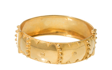 Rigid wide bracelet in yellow gold