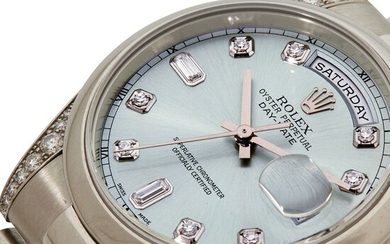 Rolex, Day-Date, Réf.118296, n° P19xxxx, vers 2001. Une superbe et rare montre en platine, anses...