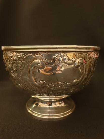 Silver bowl by Hawhsworth & EYRE of Sheffield 1899 , 12.28 o...