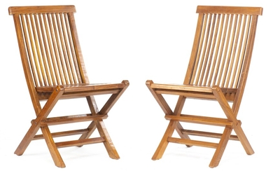 Travail scandinave, Paire de chaises pliables en bois exotique