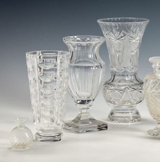 Tre vasi in vetro e cristallo molato incolore... - Lot 499 - Pierre Bergé & Associés