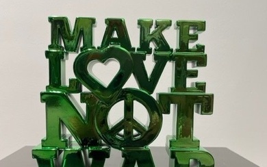 Van Apple - Sculpture, Make Love Not War - 25 cm - resin - 2023
