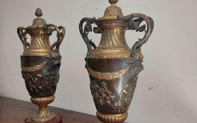 Vase (2) - Clodion style French vases - Bronze (gilt), Bronze (patinated), Marble