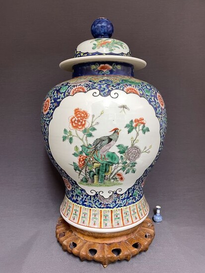 Vase - Porcelain - Chinese - Large baluster shape lidded vase - Pheasant on a table rock - Mint! - China - Qing Dynasty (1644-1912), 19th century