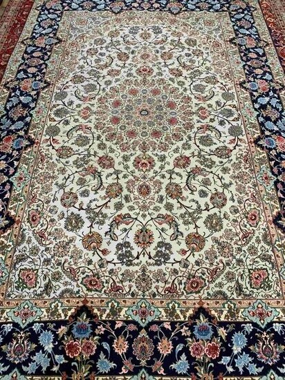 Very Fine Hand Knotted Persian Esfahan Rug 10.3x6.8 ft