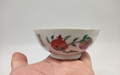 polylobed bowl - Famille rose - Porcelain - Peaches - Tongzhi Mark and Period - China - Tongzhi (1862-1874)