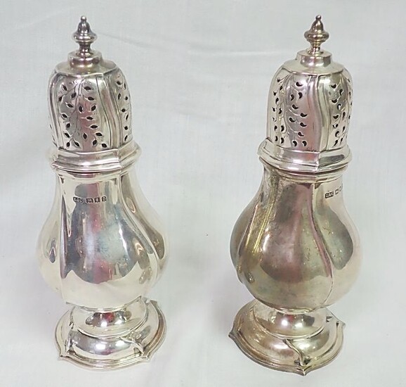 salt and pepper shakers - Silver - England - First half 20th century