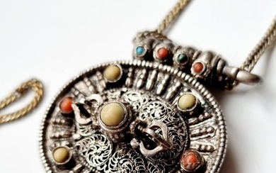 vintage amulet necklace India - India (No Reserve Price)
